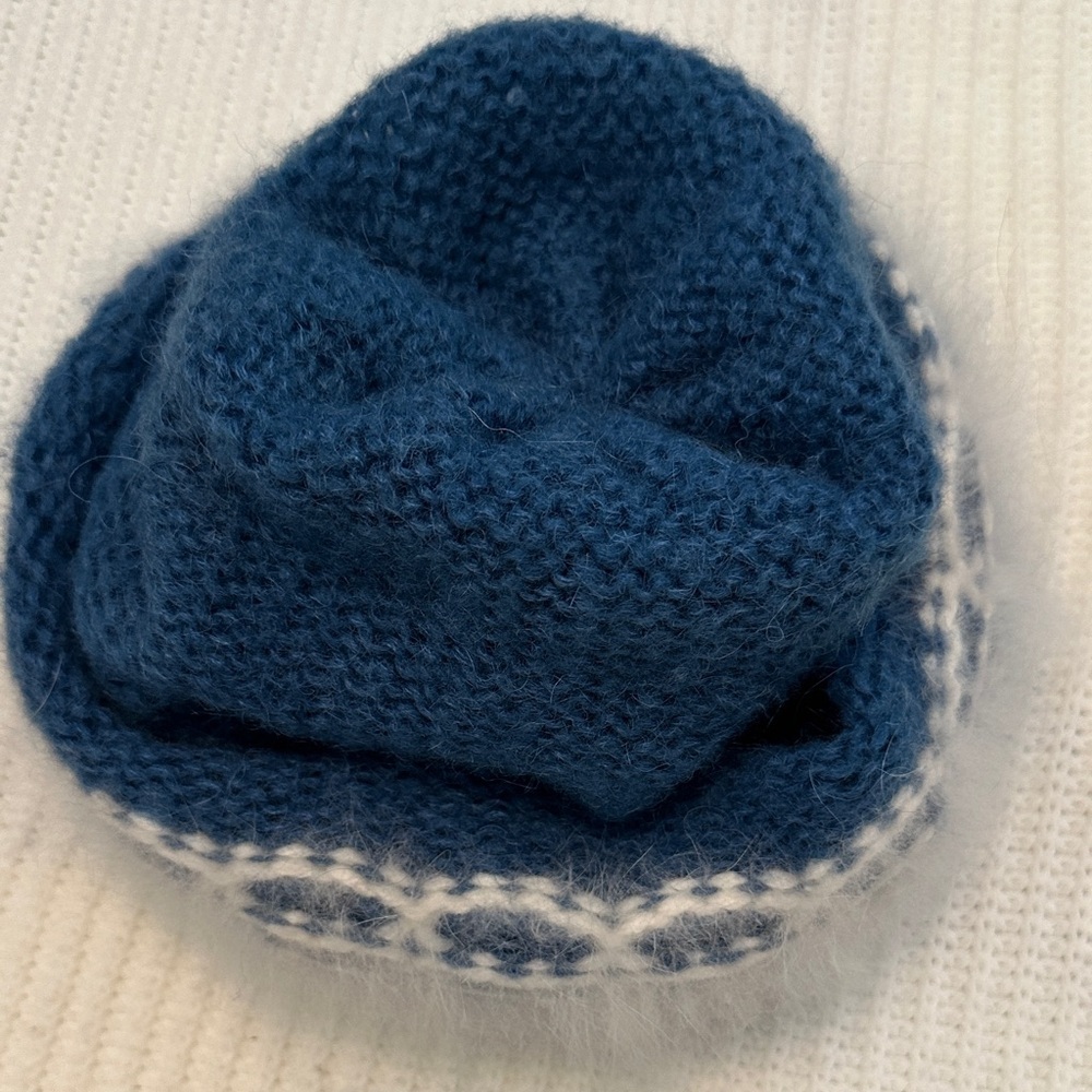 Made in Italy Angora & Wool Cozy Blue and White Beanie Winter Knit Hat, OS - Picture 6 of 11